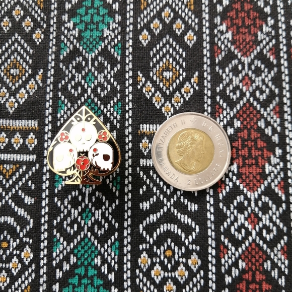 📍2/20$ Spade Enamel Pin NWOT - Picture 2 of 4